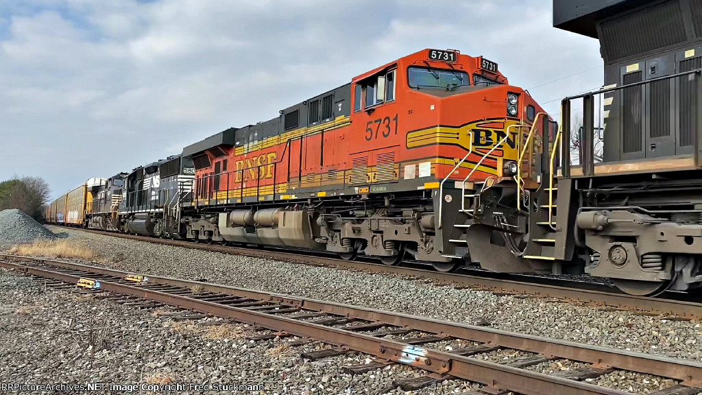 BNSF 5731